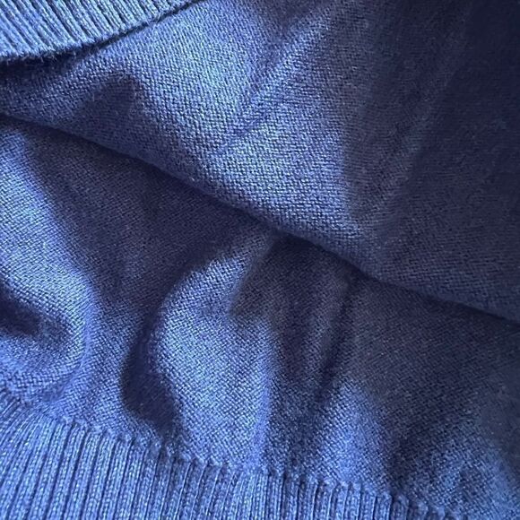 Vineyard vines sweater size medium - Picture 3 of 6
